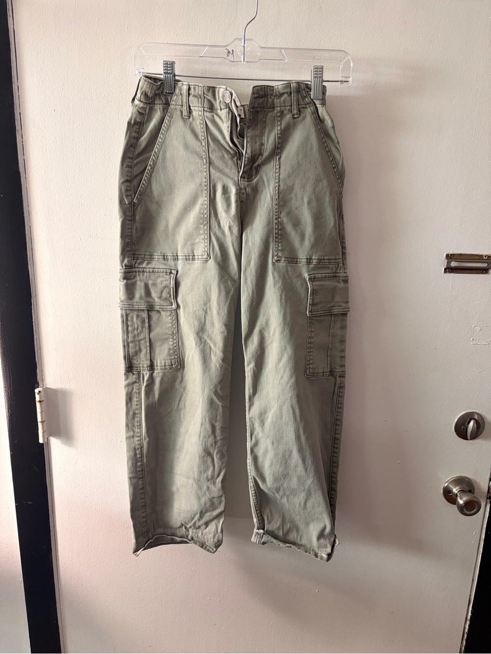 Hollister Sage Green Straight-Leg Cargo Pants